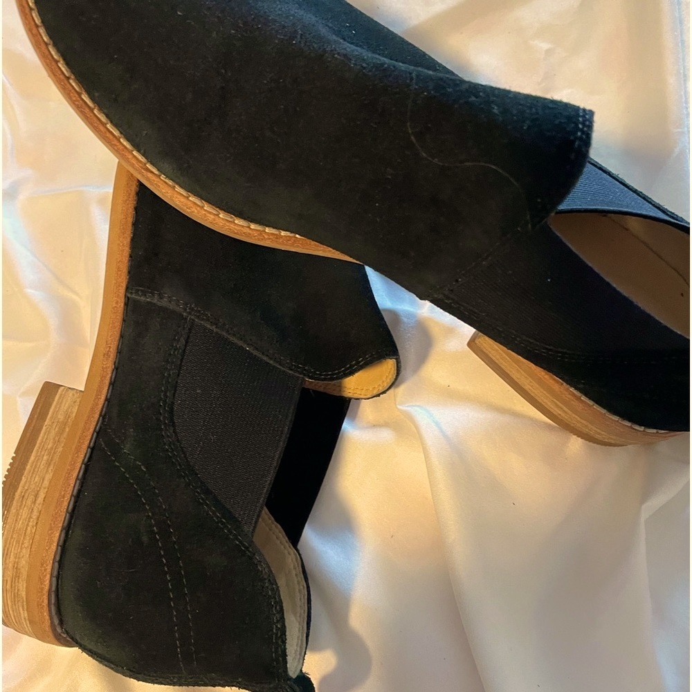 Clarks black suede size 10